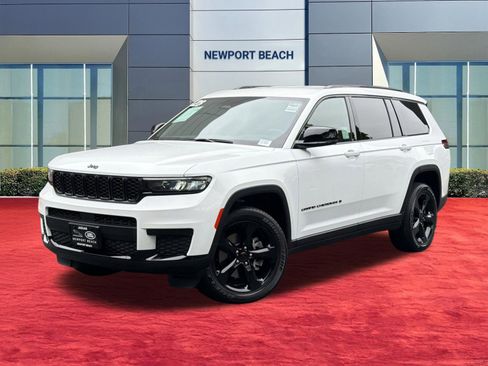 Used 2023 Jeep Grand Cherokee L Laredo RWD image 1