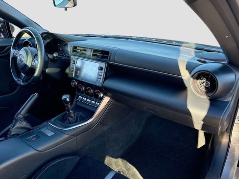 Used 2024 Toyota GR86 Premium image 27