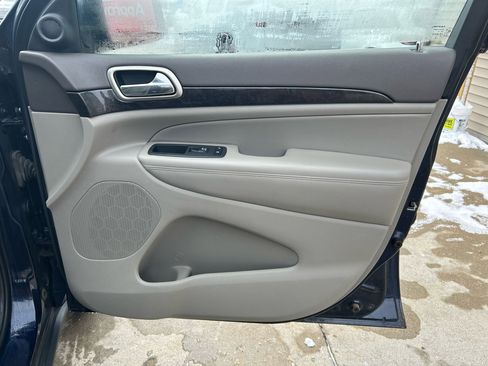 Used 2013 Jeep Grand Cherokee Laredo w/ Laredo E Group image 15