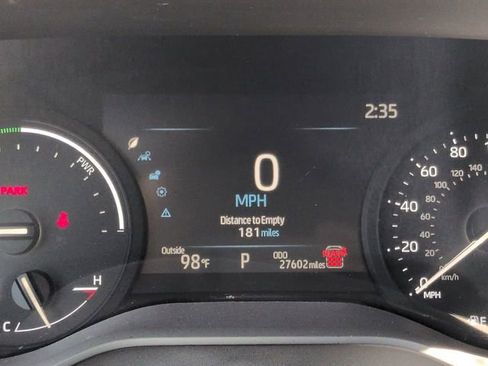 Certified 2025 Toyota Sienna LE FWD image 25