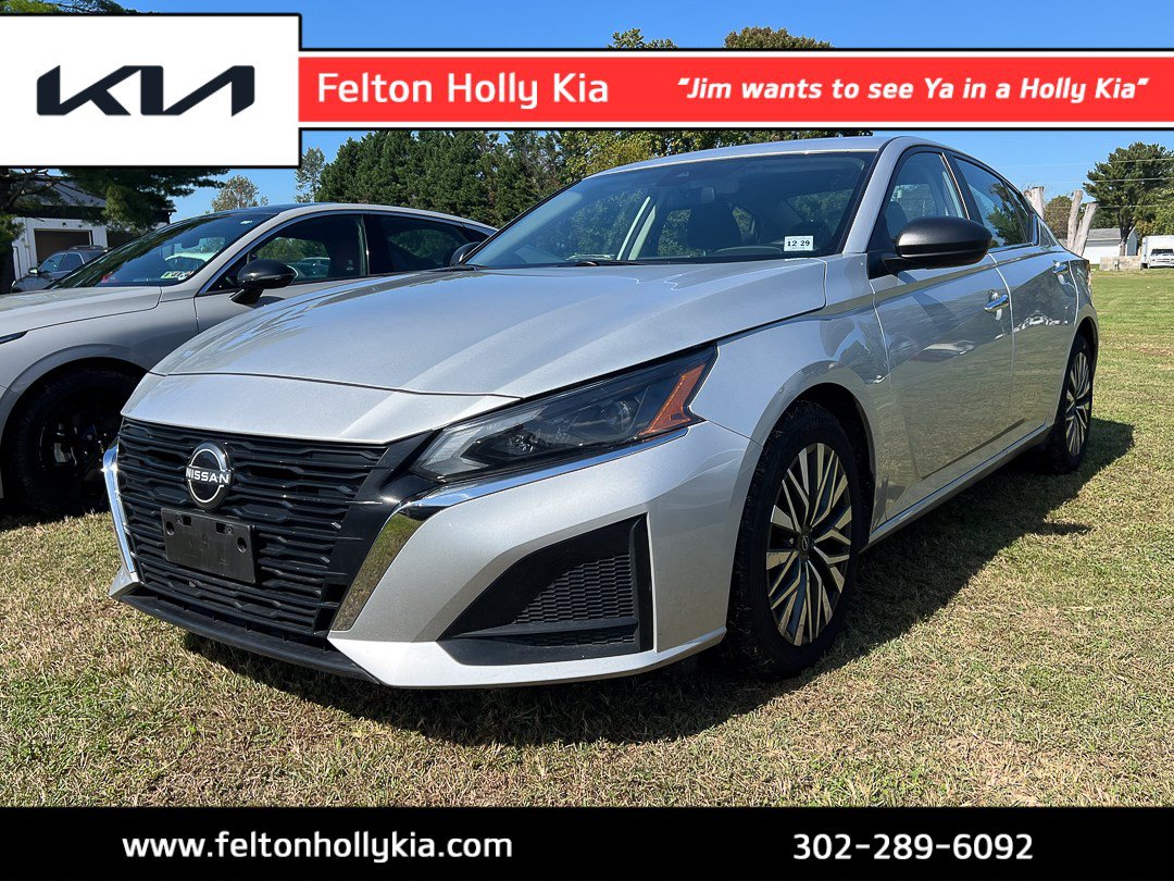 Used 2024 Nissan Altima 2.5 SV FWD image 1