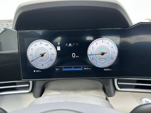 Used 2024 Hyundai Elantra SEL FWD image 12
