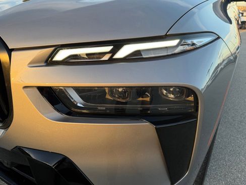 Used 2025 BMW X7 xDrive40i w/ M Sport Package image 35