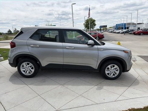 New 2026 Hyundai Venue SE FWD image 6