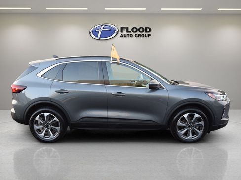 Used 2023 Ford Escape Platinum w/ Premium Technology Package AWD/4WD image 3