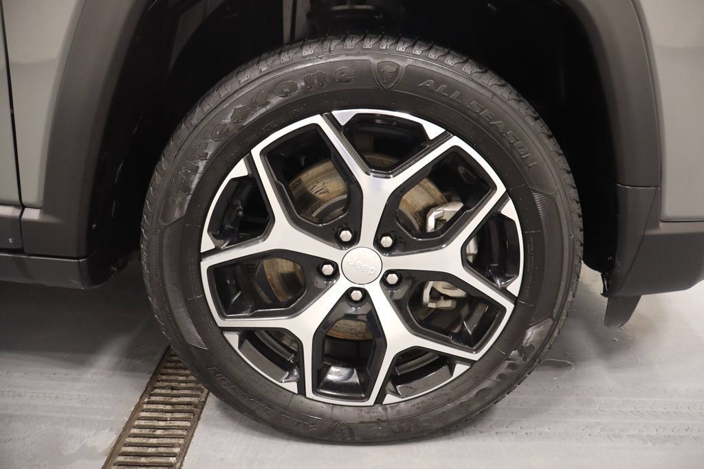 Used 2024 Jeep Compass Latitude AWD/4WD image 30
