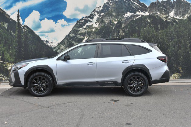 Used 2023 Subaru Outback Onyx Edition AWD/4WD image 7