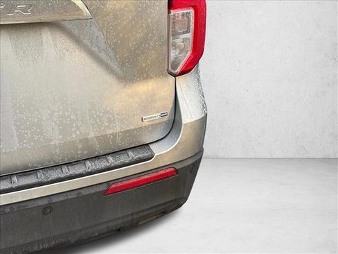 Used 2020 Ford Explorer XLT image 9