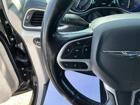 Used 2021 Chrysler Pacifica Touring-L FWD image 30