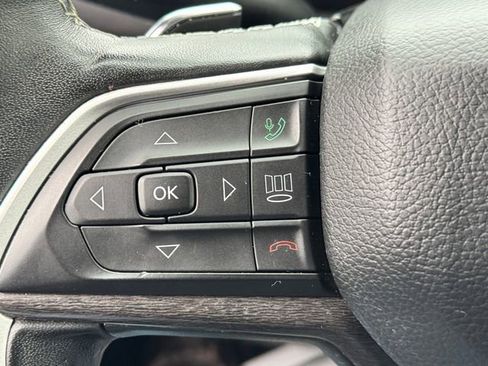 Used 2022 Jeep Grand Cherokee Limited image 23