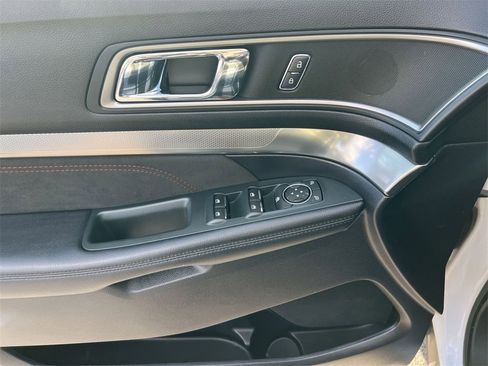 Used 2018 Ford Explorer XLT w/ Equipment Group 202A image 15