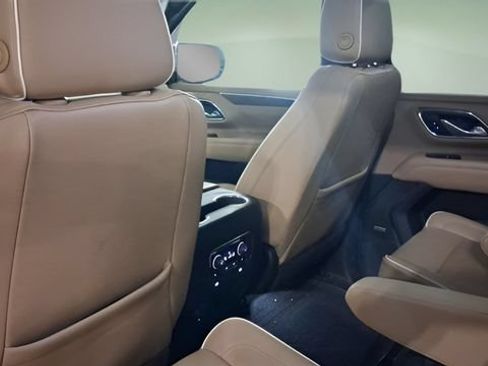 Used 2023 Chevrolet Suburban Premier AWD/4WD image 24