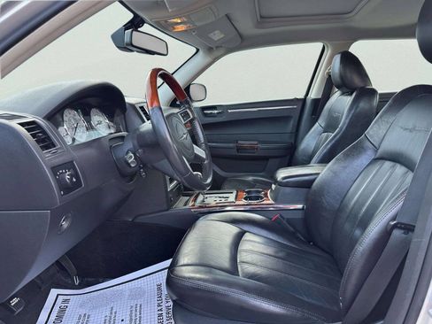 Used 2010 Chrysler 300 C w/ Luxury Group II RWD image 10
