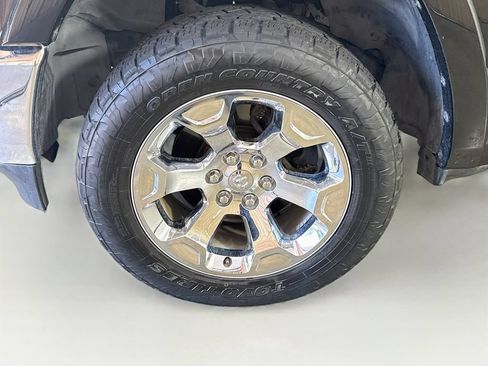 Used 2019 RAM 1500 Laramie AWD/4WD image 38