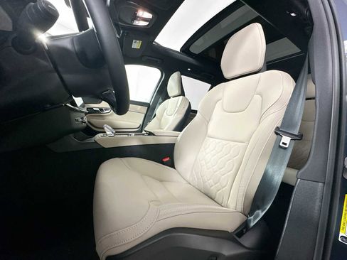 New 2026 Volvo XC90 T8 Plus image 18