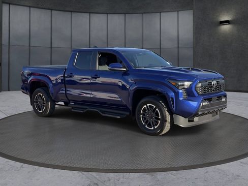 Used 2024 Toyota Tacoma TRD Sport w/ TRD Sport Upgrade Package RWD image 8