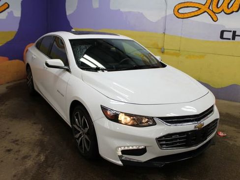 Used 2017 Chevrolet Malibu LT w/ True North Edition FWD image 2