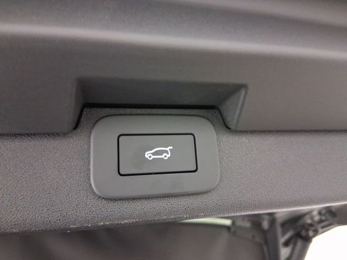 New 2026 Land Rover Discovery Limited Edition image 30