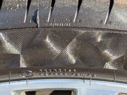 Used 2025 BMW X7 xDrive40i w/ Premium Package image 11