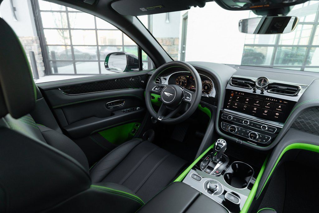 Used 2025 Bentley Bentayga AWD/4WD image 2