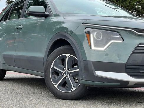 Certified 2023 Kia Niro EX image 2