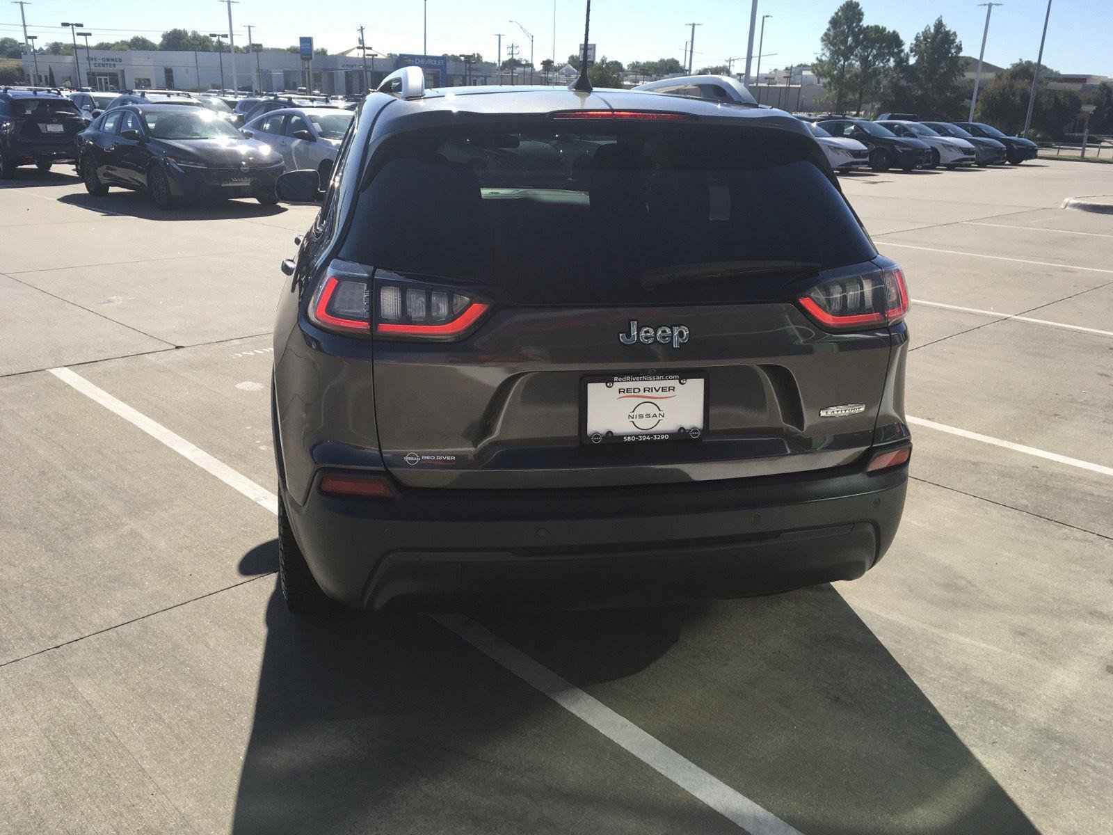 Used 2019 Jeep Cherokee Latitude Plus FWD image 9