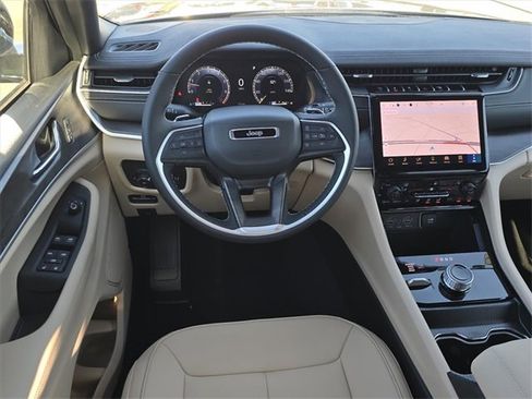 New 2025 Jeep Grand Cherokee L Limited image 6