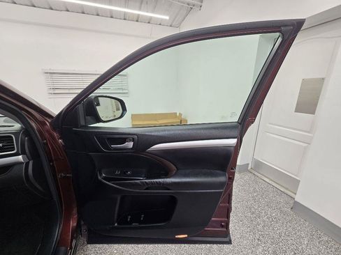Used 2015 Toyota Highlander XLE FWD image 31