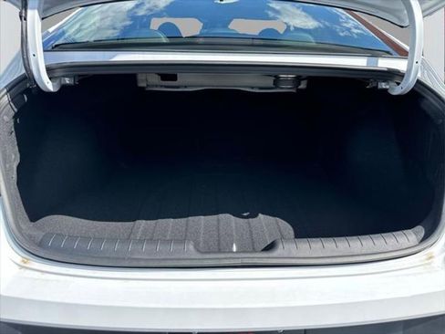 New 2025 Hyundai Elantra Limited image 9
