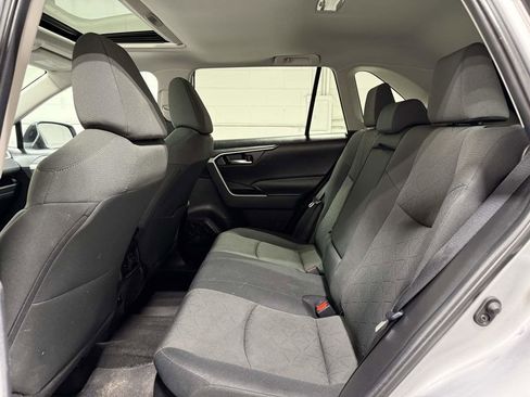 Used 2021 Toyota RAV4 XLE w/ Convenience Package AWD/4WD image 18