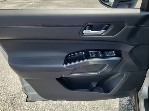 Certified 2025 Nissan Pathfinder SL AWD/4WD image 10