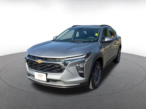 Used 2025 Chevrolet Trax LT image 7