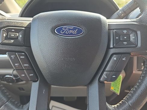 Used 2015 Ford F150 XLT w/ Equipment Group 302A Luxury AWD/4WD image 21