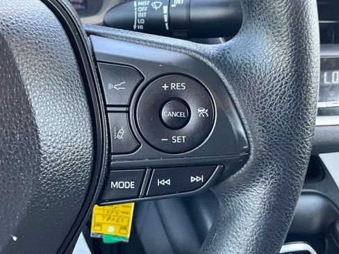 Used 2021 Toyota Corolla LE FWD image 15