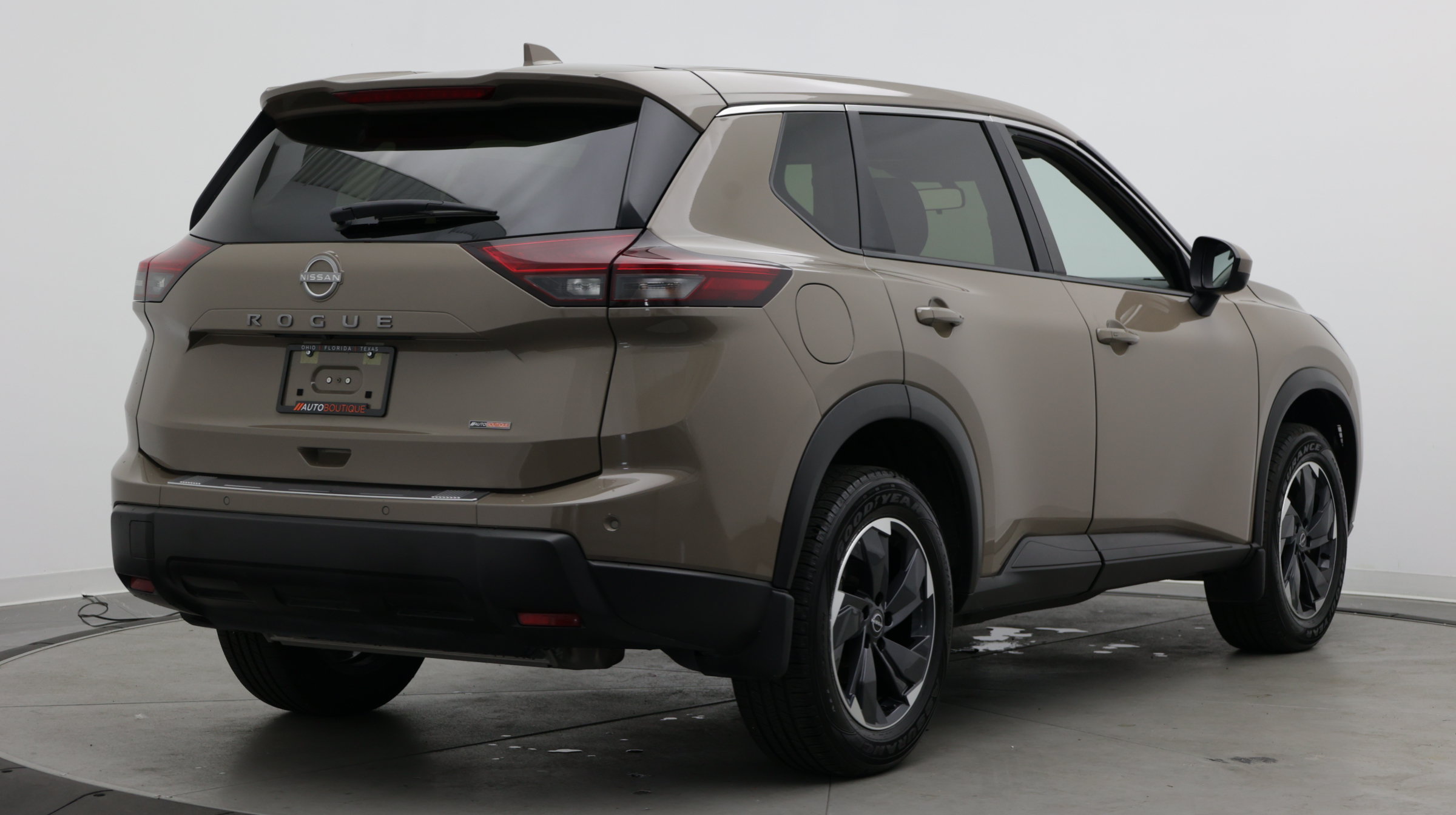 Used 2025 Nissan Rogue SV FWD image 7