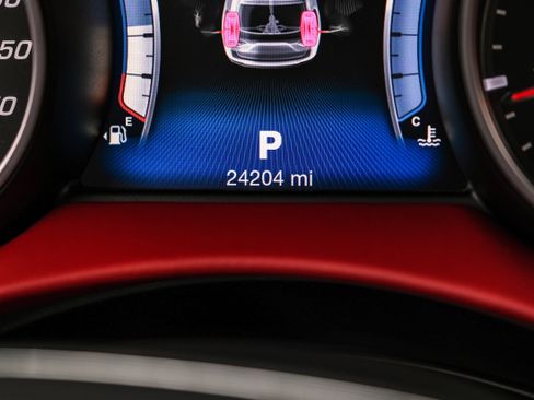 Used 2017 Maserati Levante w/ Luxury Package image 17