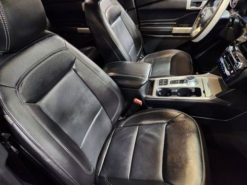 Used 2021 Ford Explorer Limited w/ Equipment Group 301A RWD image 32