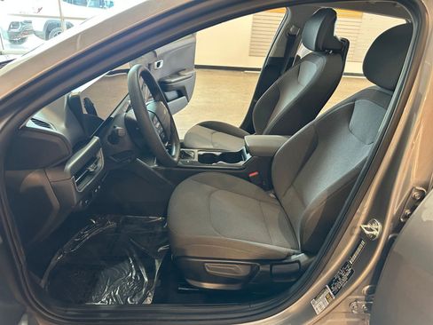 Used 2025 Kia K4 LXS image 25
