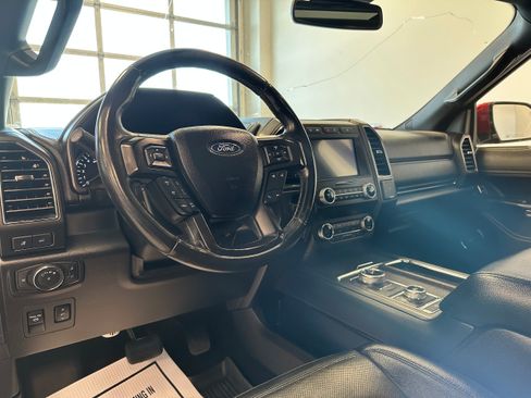 Used 2019 Ford Expedition Limited w/ Equipment Group 301A AWD/4WD image 10