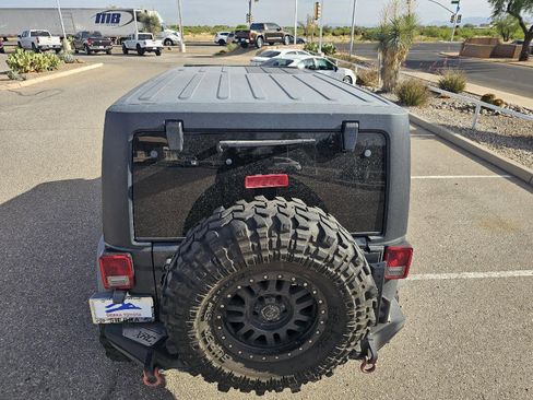 Used 2016 Jeep Wrangler Unlimited Rubicon w/ Connectivity Group AWD/4WD image 19