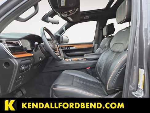 Used 2022 Jeep Grand Wagoneer Series III w/ Flexible Seating Group AWD/4WD image 9