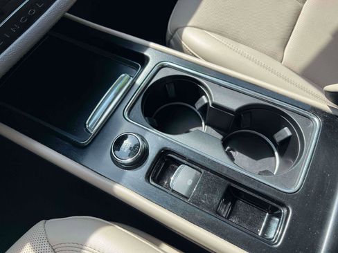 Used 2022 Lincoln Corsair AWD w/ Premium Package image 12