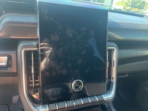 Used 2025 GMC Yukon Elevation AWD/4WD image 12