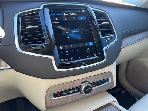 Certified 2024 Volvo XC90 T8 Ultimate image 21