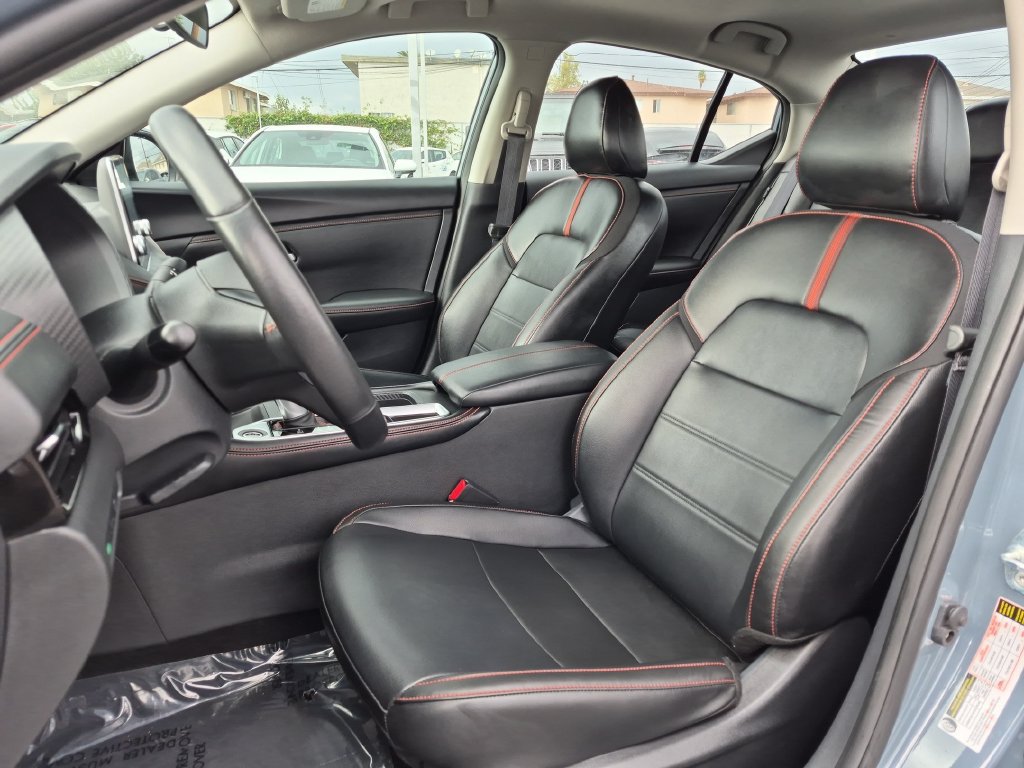 Certified 2025 Nissan Sentra SR w/ SR Premium Package FWD image 15