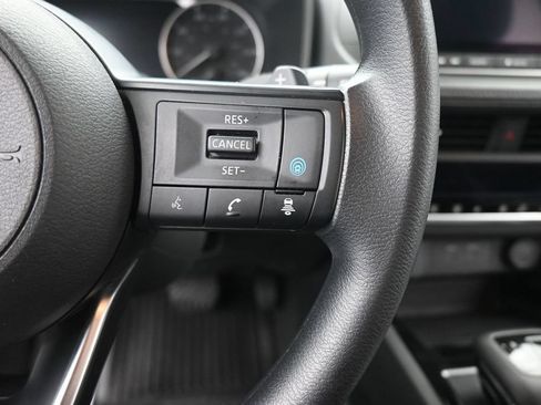 Used 2024 Nissan Rogue SV FWD image 12