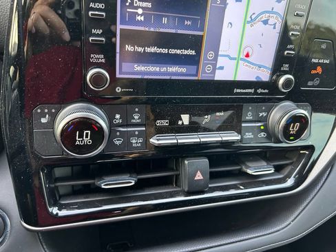Used 2022 Toyota Highlander XLE FWD image 28