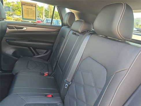 Used 2024 Volkswagen Atlas Cross Sport SE FWD image 12