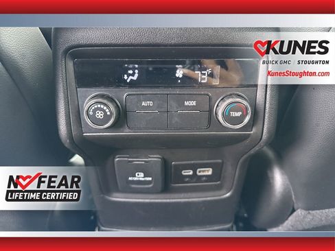 Used 2023 GMC Acadia SLT image 41