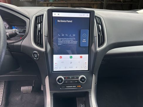 Used 2023 Ford Edge SEL image 17